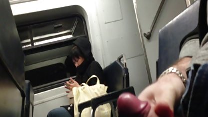 En ung kille är ovillig att se svensk amatör porr video någon annan knulla sin brud