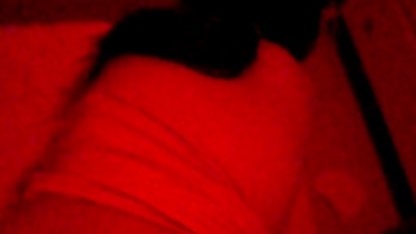 Stygg skönhet smiskade på amatörporrfilmer nakna skinkor