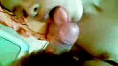 En kille amatörsex svensk knullar i en fitta med en rumpa i röven