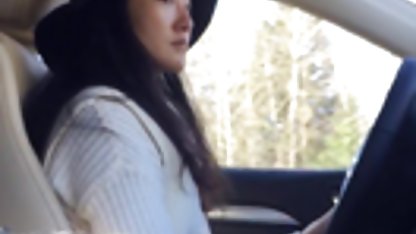 Busty blondin visar en bra handjob svenska amatör milf