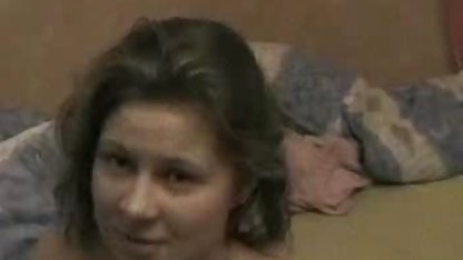 Franska MILF knullas svenska amatörporrfilmer i två hål och tvingas pissa
