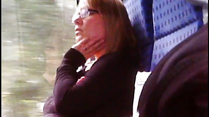 Efter att ha svensk amatör porrfilm bestämt sig för att rida på ett pariserhjul smeker en skönhet hennes fitta