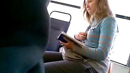Flickan gav sig amatörporrfilmer i två hål till vänner