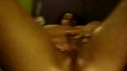 Förförisk svensk amatör porr video älskarinna visar utmärkt kropp