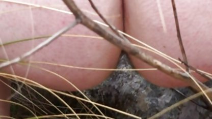 Den vulgära amatör svensk porr skönheten gör en utmärkt avsugning för en främling