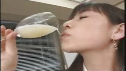 Utan svensk amatör porr tube att vänta på sin utvalda, beslutar Leila att ha kul på egen hand