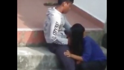 Busty lesbiska skönheter sitter på amatörsex gratis ansikten