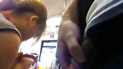 Brunett som poserar naken nära stadens svensk amatör porr tube sevärdheter