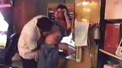 Masseur gled i en vov pose till sin smala klient svensk porrfilm amatör