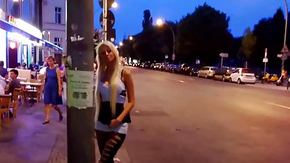Lana i gratis svensk amatörporr korta shorts suger vänens penis