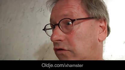 Lesbisk slickade svensk amatörporr babes fitta från falska körskola