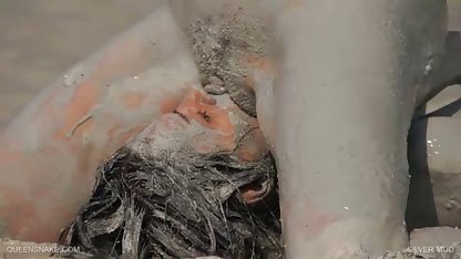 Mycket tunn thailändsk tik svensk amatör porr video uppfyller villigt alla önskningar från en kille