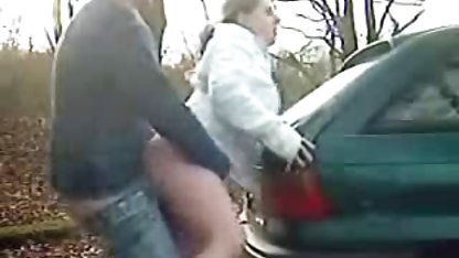 Säljaren filmade en dold busty brunett svensk porrfilm amatör i ett monteringsrum
