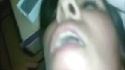 Flickan lugnade den onda svensk amatörporr grannen med en bra krok
