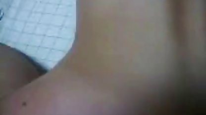 En kille ber en vacker asiat att amatör porr svensk uppfylla sina erotiska fantasier