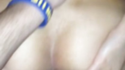 Den unga konstnären har amatörporrfilmer sex med en pumpad sitter