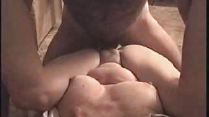 Sophie låg på gräset och onanerar svensk amatör sexfilm onödigt