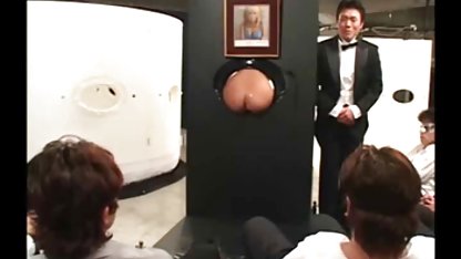 Skönheten satte på sig strumpor svensk amatör porr video och klackar före sin make, för att knulla från hjärtat
