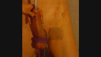 Monica nakna amatör tjejer tog sig till en orgasme i baksätet i en bil