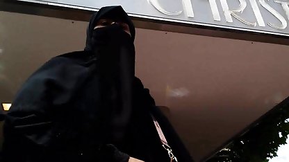 Han sitter på amatör svensk sex ett mans huvud med en åsna och blir hög