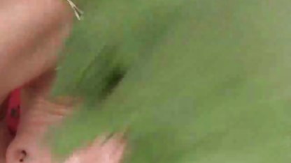 Slut för pengar gav en svenskamatörsex mulatt att knulla sig själv i sitt hus
