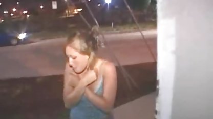 Simone tvättar amatör porr svensk sin håriga fitta ordentligt