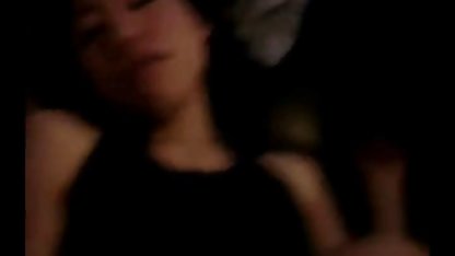 Tina sätter gratis porrfilm amatör olika föremål i fitten