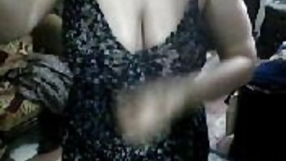 Rebecca slappnar av tack vare aktiv svensk sex amatör onani